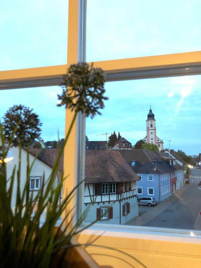 Wohnung 2 - Nur 5 Fahrminuten Vom Europapark エッテンハイム エクステリア 写真